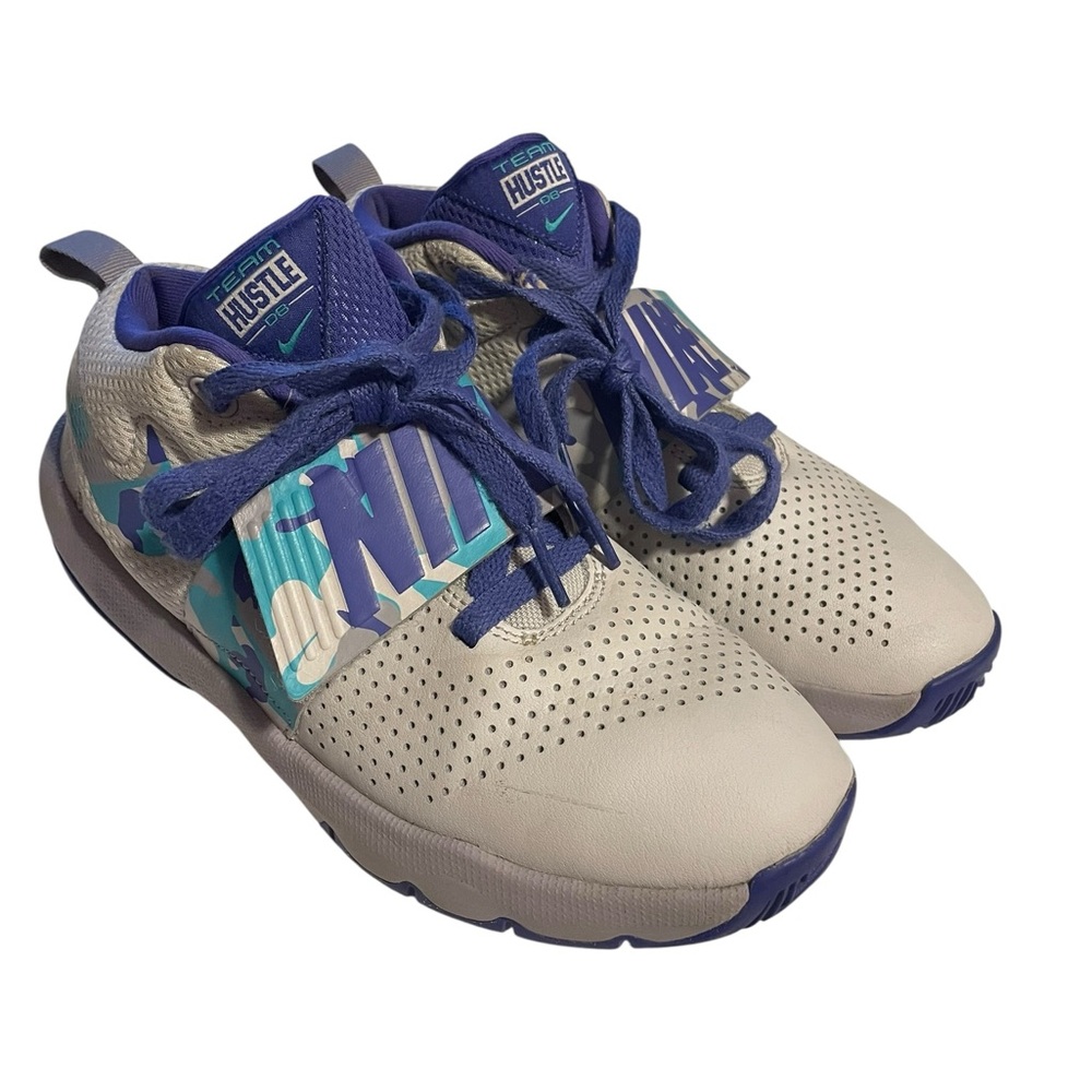 Nike Team Hustle D8 Youth Kids Size 5Y Basketball Shoes Camo